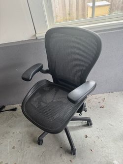 Herman Miller Aeron Chair – Fully Loaded, Size [B], Graphite