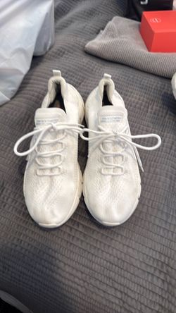 Women’s Skechers Bobs memory foam sneakers size 9.5