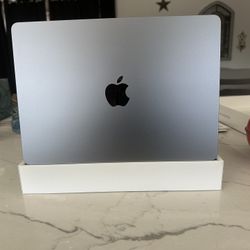 MacBook Air 13.6” 512gb EXCELLENT CONDITION. Works Perfectly. Nothing Wrong 