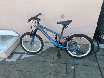 Performance mountain boys bike