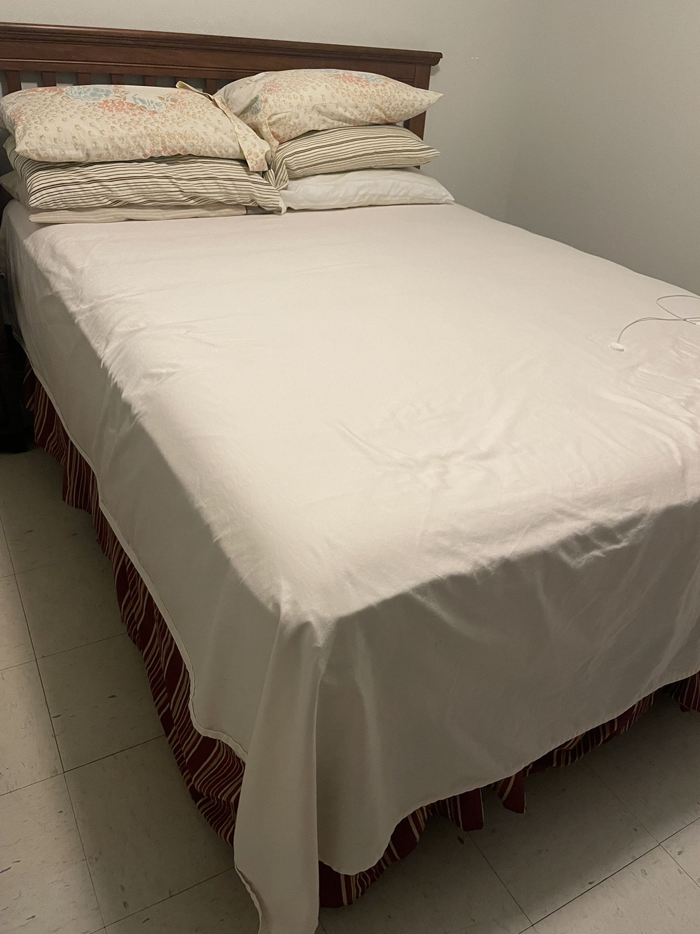Queen Bed, Boxspring And Mattress
