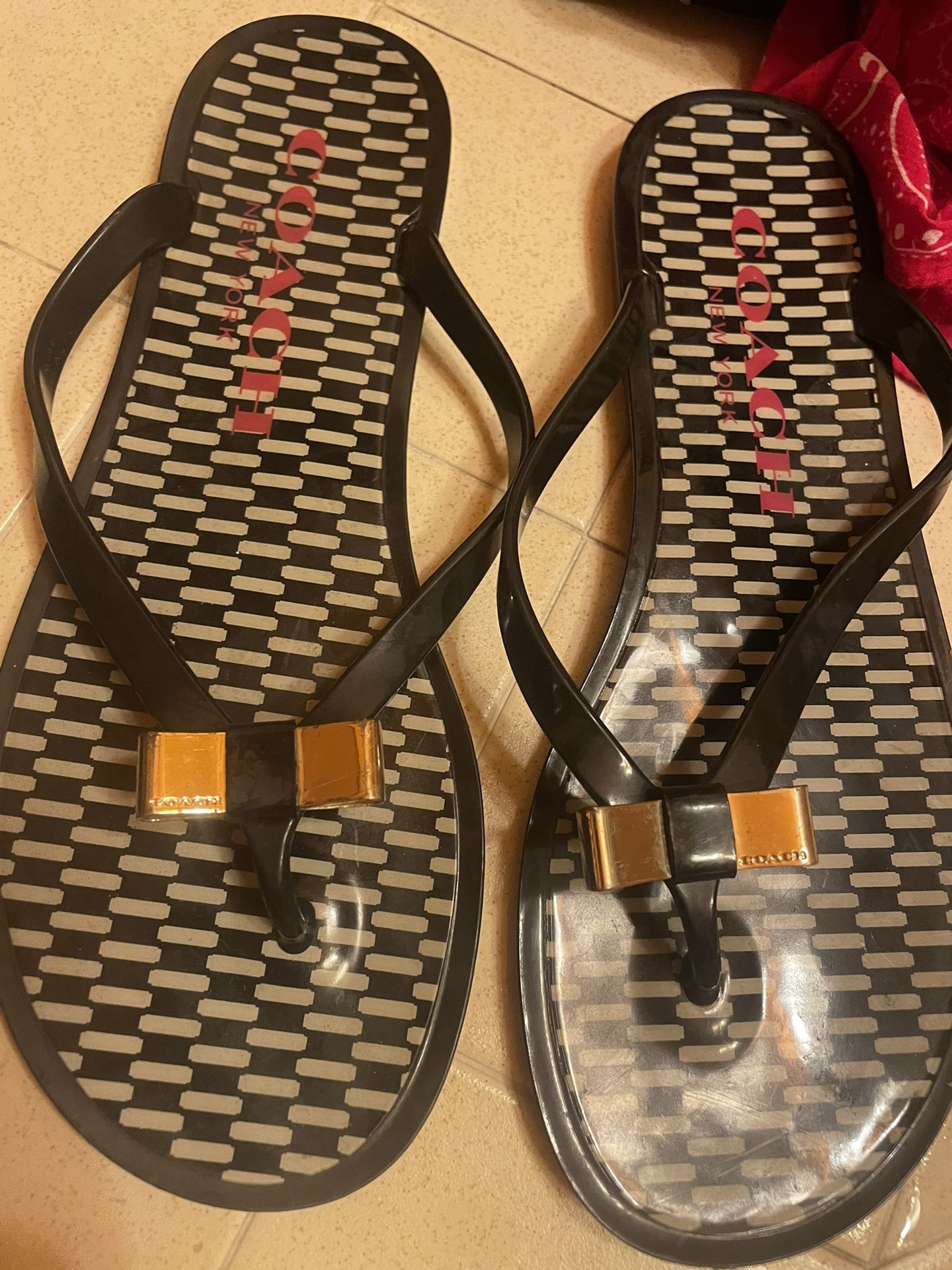 COACH New York Landon Jelly Flip Flop Sandals Black with Gold Bow Womens