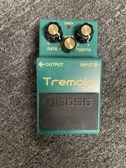 Boss TR-2 Tremolo Green Effects Pedal