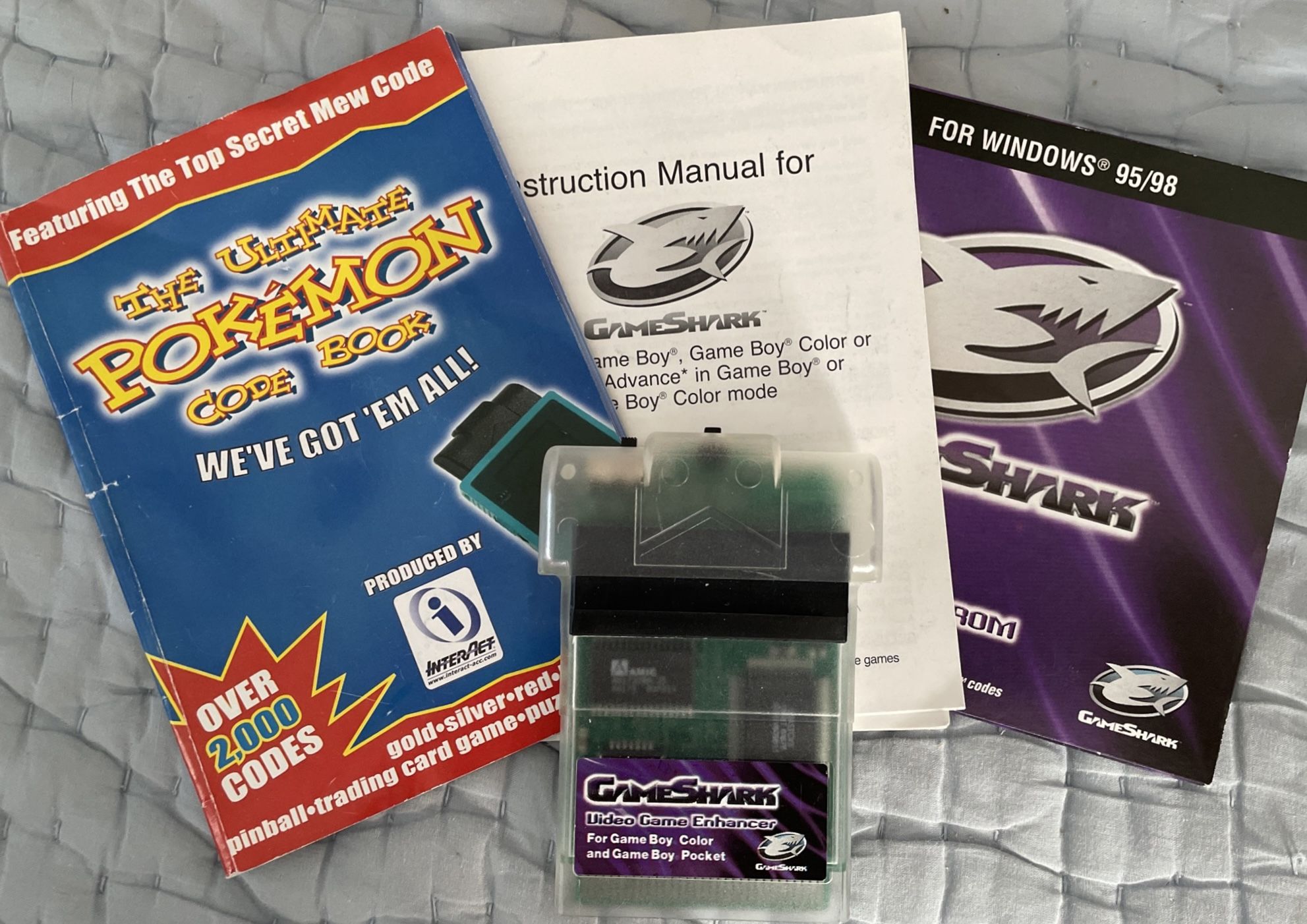 Game Boy Color GameShark Video Game Enhancer V4.0 w/ Ultimate Pokémon Code Book
