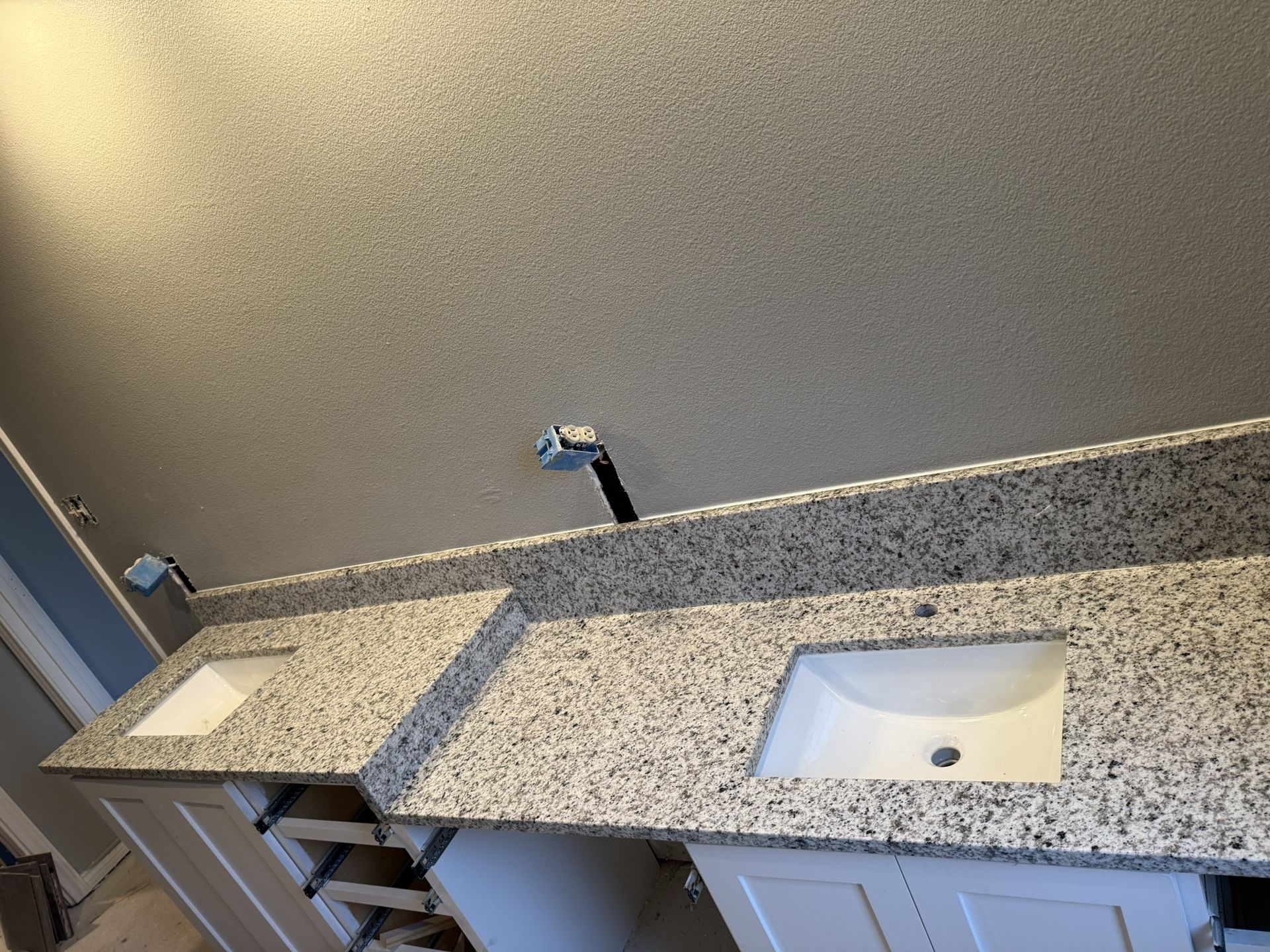 Granite And Quartz Countertops 