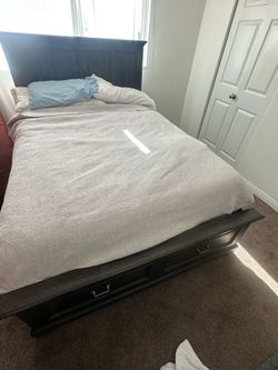 Twin wood bed