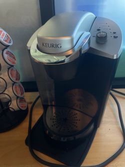 Keurig coffee maker with pod stand