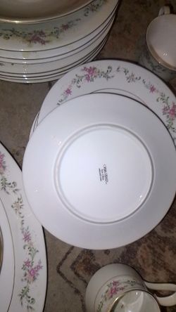 China Pearl Fine China Dinnerware Set