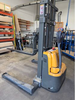 Apollo electric pallet stacker, 2200lbs ,98" H