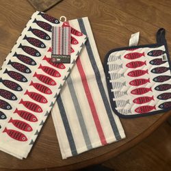 Tea Towels And Pot Holder 