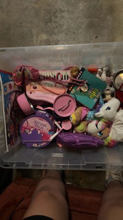 A lot of girls toys like new condition
