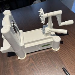 Slice-A-Roo Ultimate Tri-Blade Vegetable and Fruit Peeler Spiralizer, White