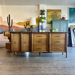 Dresser / Buffet / TV stand / MCM  Walnut Credenza / Mid Century STUNNING!