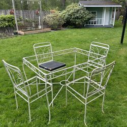 Vintage Wrought Iron Table And 4 Chairs Needs Love