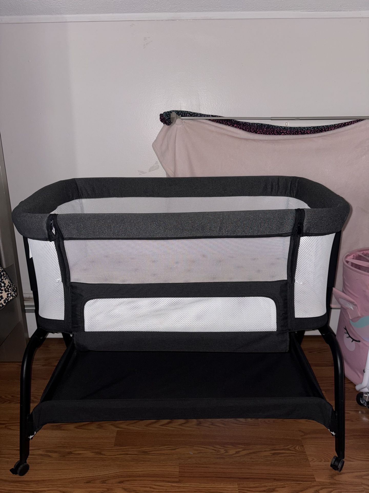 BabyBond Rocking Bassinet  