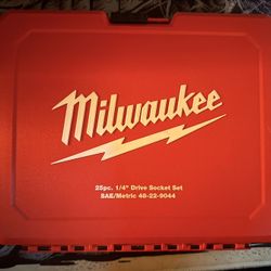 Milwaukee 25 Pc 1/4” Drive Socket Set
