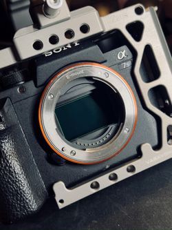 Sony A7Sii + Zeus Cage and Extras
