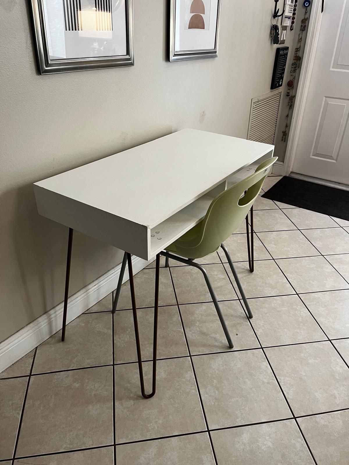 Desk Whit Chair