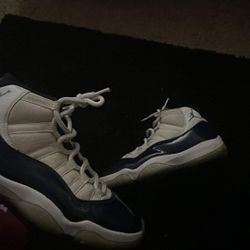 Used Jordan 11’s No Box Navy Blue 