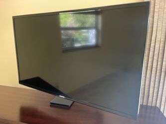 Samsung television with wall mount