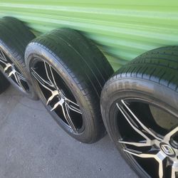 Wheel 17 5 Lugs 5x114.3 Like New