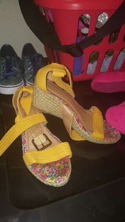 Girls size 2 wedges