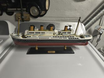 1912 Titanic model