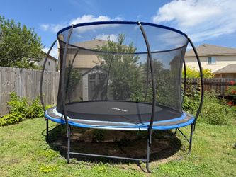 Trampoline with Safety Net