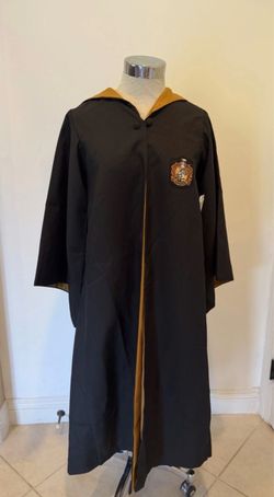 Universal Studios Harry Potter Hufflepuff Robe Youth XXS Authentic Robe NEW with tags