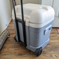 Igloo Roller Cooler