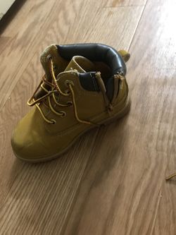 Boots size 10 toddler