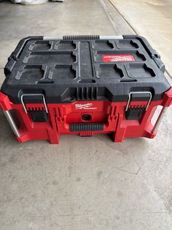 Milwaukee pack out tool box