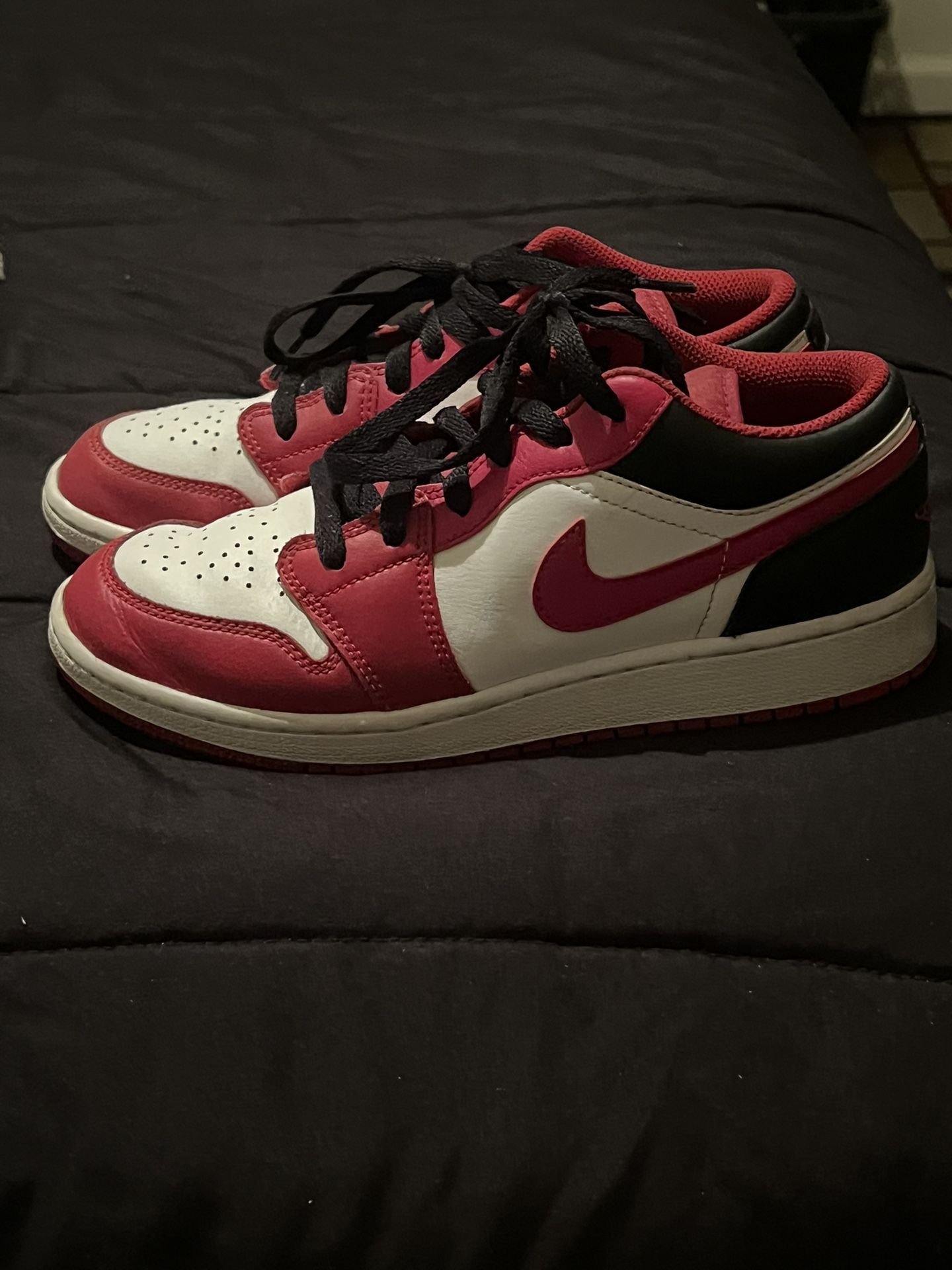 Air Jordan Low 'Reverse Black Toe - Main Image