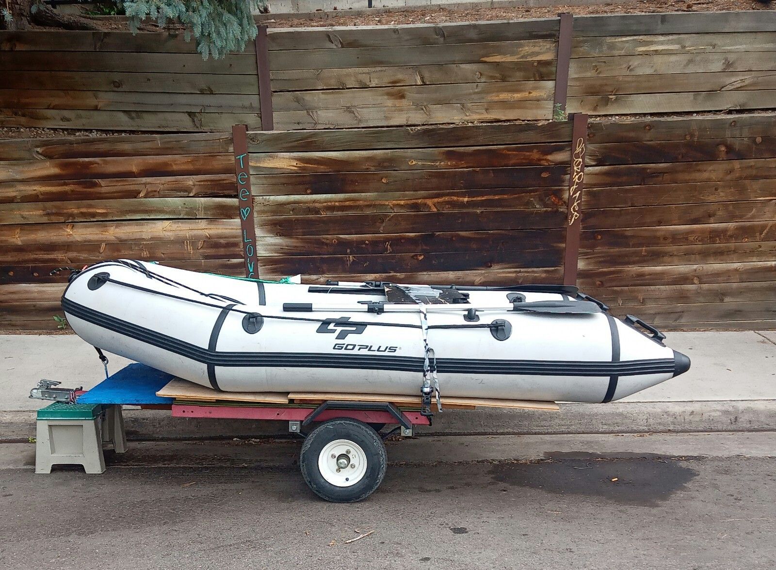 Goplus 4 person boat and trailer