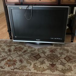 Panasonic TV.  32”  Black 