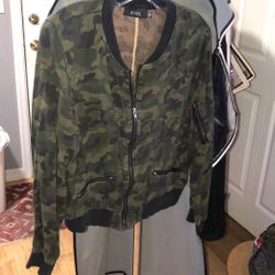 Juniors ANGL Crop Camo jacket Size M - Very Cute!