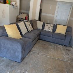 Sectional Couch In Great Condition 