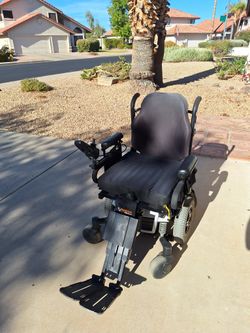 Quantum
Deluxe
Electric electric wheelchair