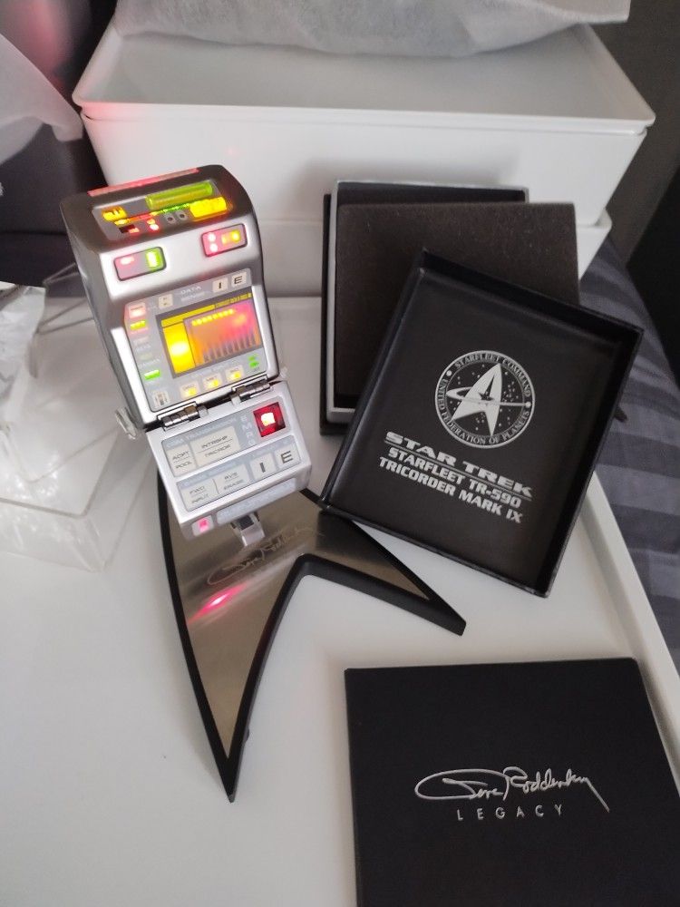 Star Trek Starfleet TR-590 Mark IX Science Tricorder
