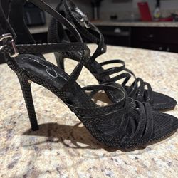 Jessica Simpson Black Textured Heels