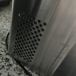 Magic Ice Maker 27lb