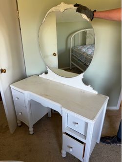 Dressing table