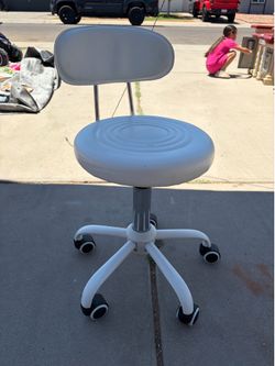 Rolling chair