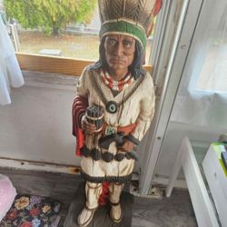 Vintage 1972 UNIVERSAL STATUARY CORP CHICAGO Cigar Indian Statue. Great Condition. 