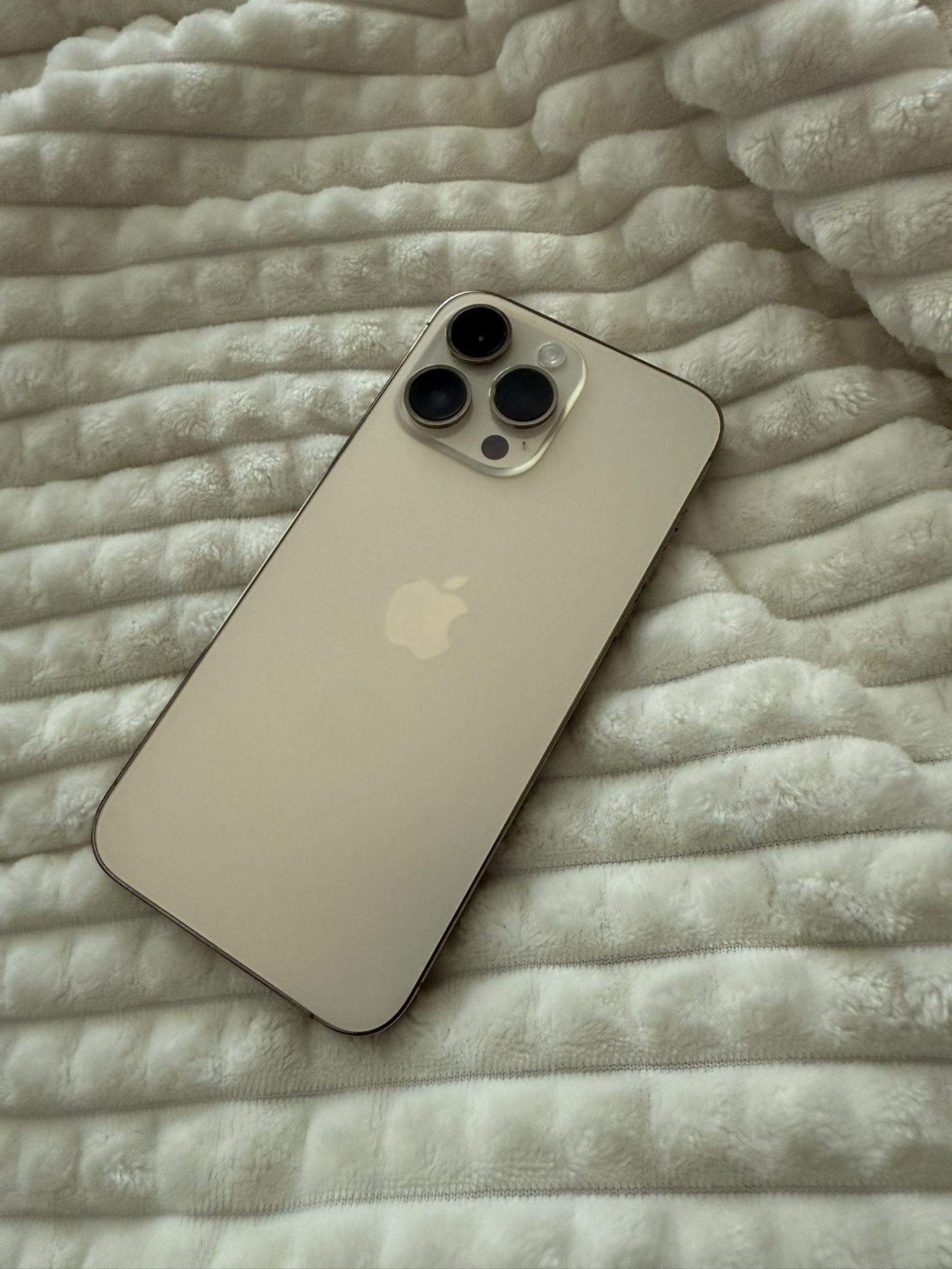 Unlocked iPhone 14 Pro Max – 128GB Gold – Excellent Condition – $800 OBO