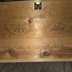 Hunter Vintage Wood Trunk 
