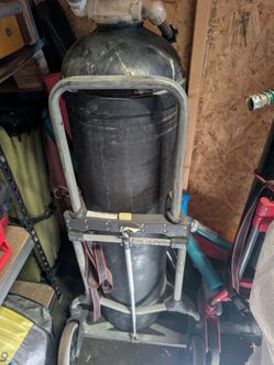 Large DI tank for solar cleaning and window cleaning