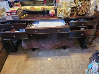 Nice Cherry Oak Desk