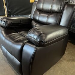 New 💺 Ultimate Living Room Comfort – Firm, Cozy Recliner & Affordable! $0 Down • $33 Payments!
