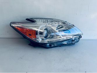 2012-2015 TOYOTA PRIUS RIGHT PASSENGER SIDE HALOGEN HEADLIGHT OEM (520)